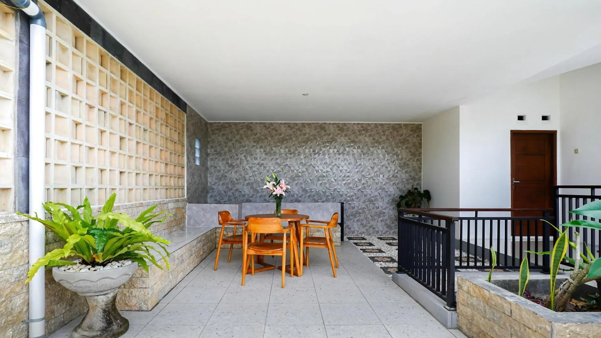 Euro House At Ubud Countryside Indonesia